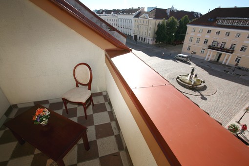 Family suite with view over Town Hall Square